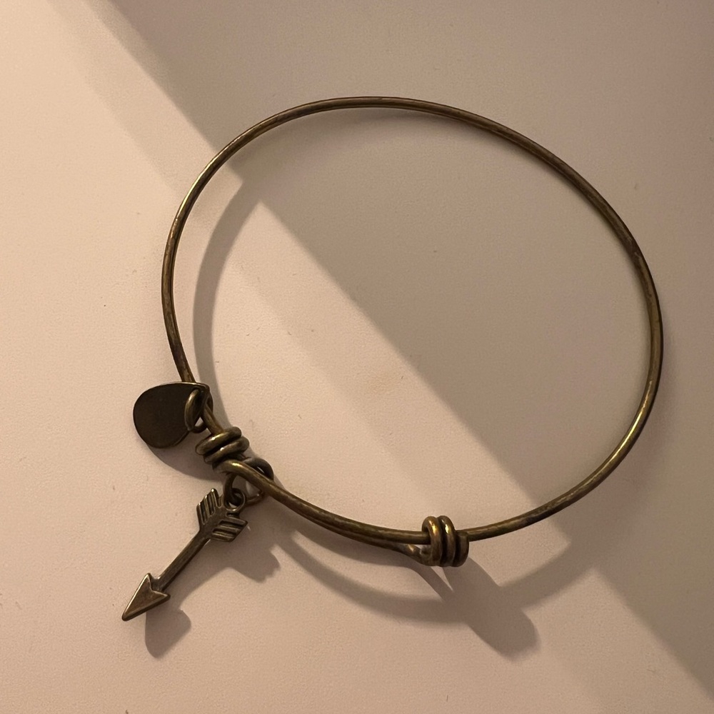 Arrow bracelet